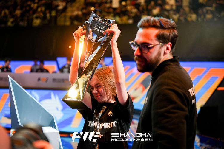 队长 Bdd ！ Bdd 的标志性Tsar在多次团队战中表现出色， KT Rolster 赢得了第一场比赛。