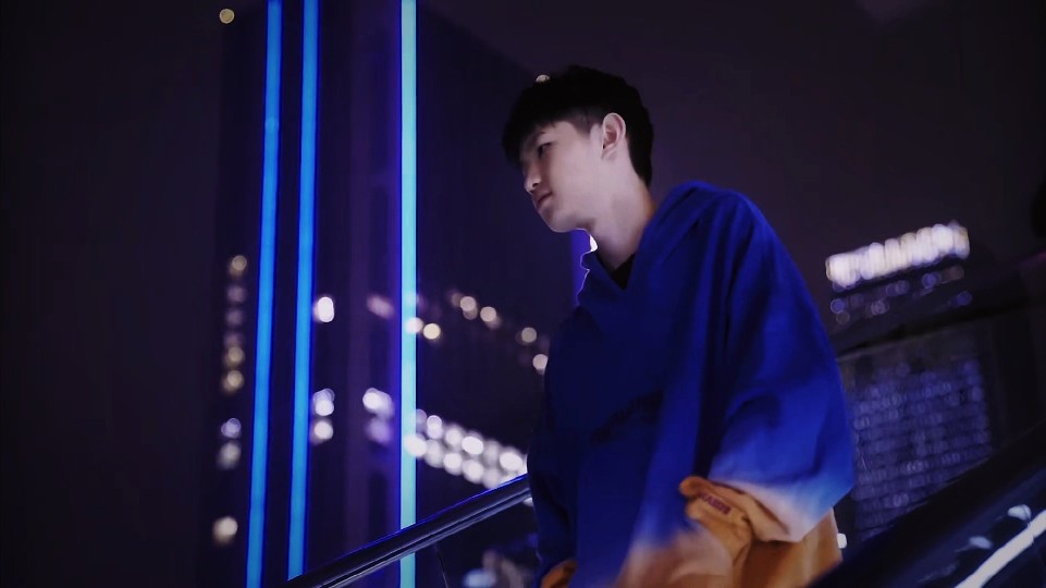 DRX 3-2 T1获得2022英雄联盟全球总决赛冠军，上单Kingen FMVP