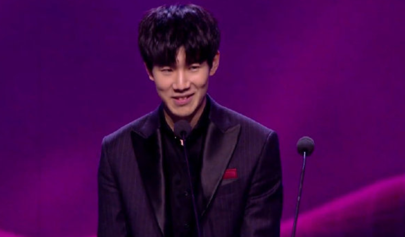 老人就是双C！ Flandre Anbesa完美开团， Anyone's Legend 在两波中击败 LGD Gaming 率先拿到赛点